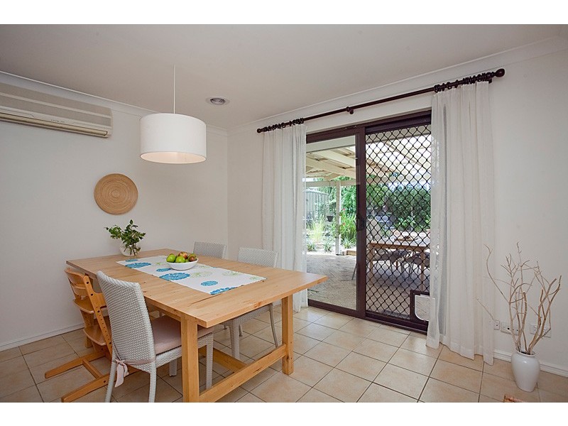 4 Woodlands Grove, Hocking WA 6065