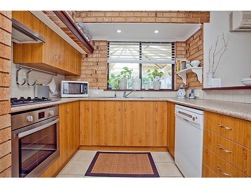 4 Woodlands Grove, Hocking WA 6065