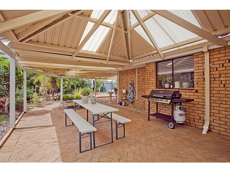 4 Woodlands Grove, Hocking WA 6065