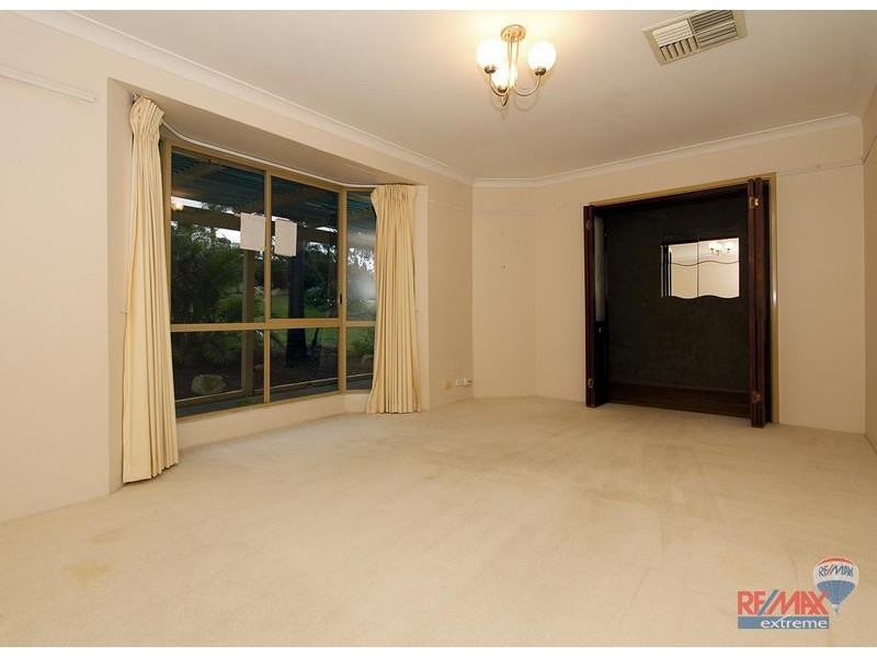 10 Cherry Hills Crescent, Connolly WA 6027