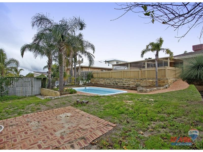 10 Cherry Hills Crescent, Connolly WA 6027