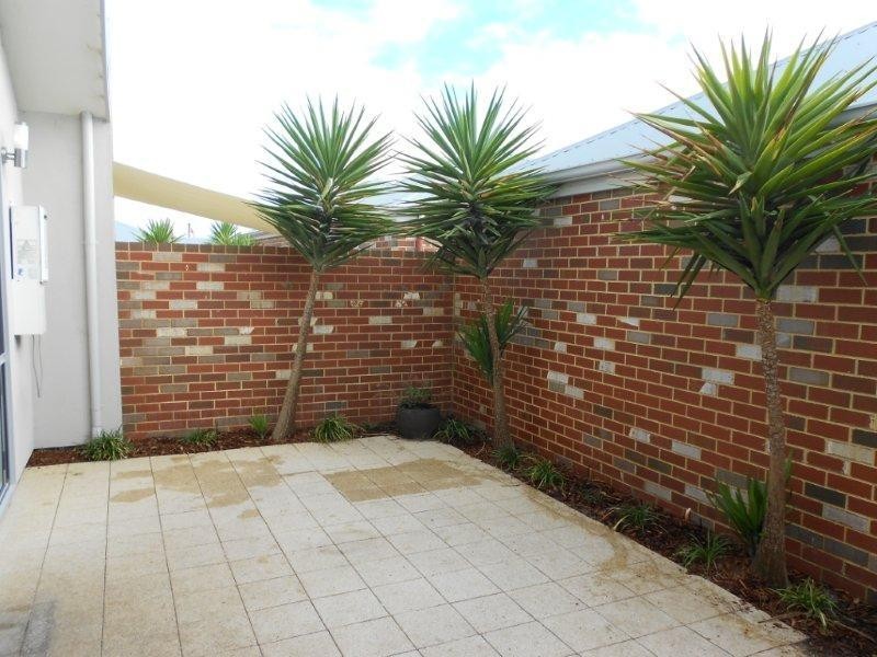 4 Navarre Way, Butler WA 6036
