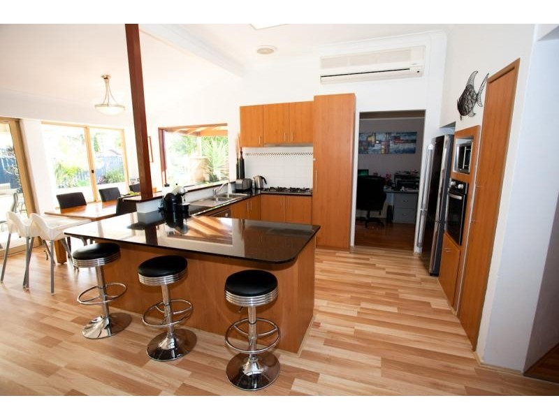 9 Shannon Close, Woodvale WA 6026