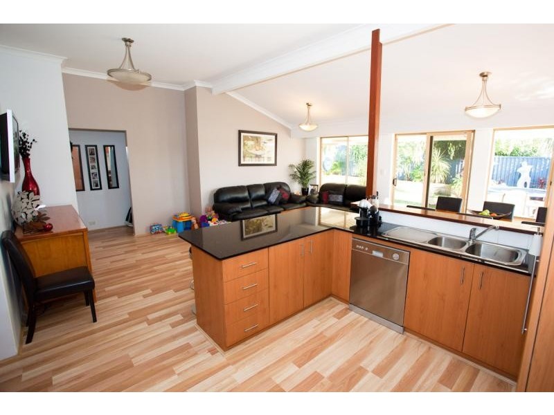 9 Shannon Close, Woodvale WA 6026