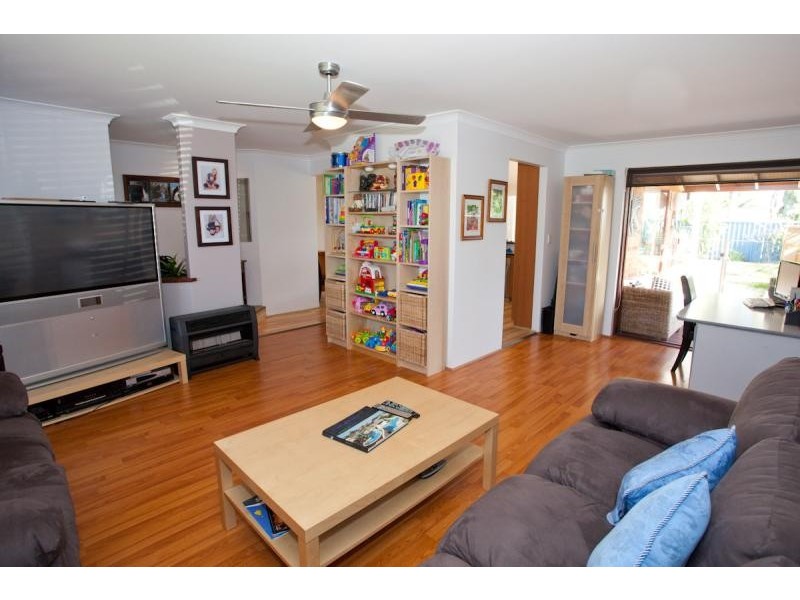 9 Shannon Close, Woodvale WA 6026