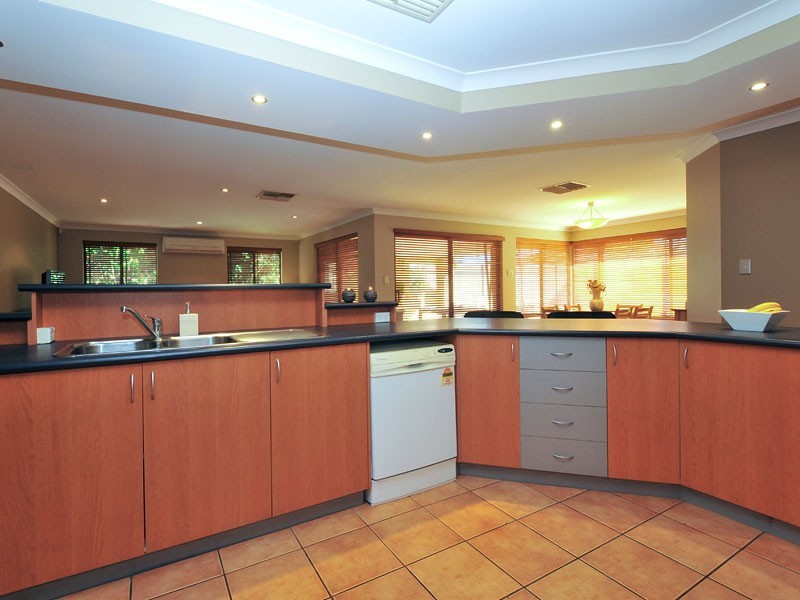 20 Edgar Crescent, Hocking WA 6065