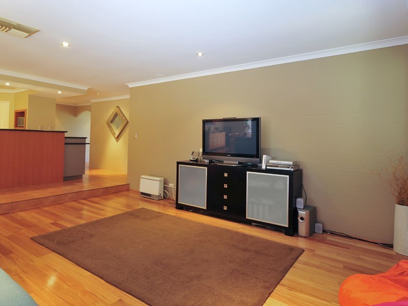 20 Edgar Crescent, Hocking WA 6065