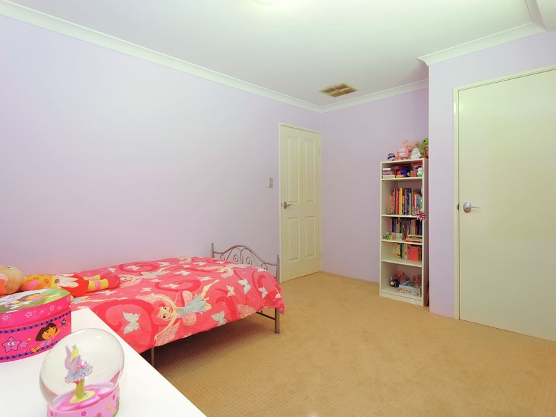 20 Edgar Crescent, Hocking WA 6065