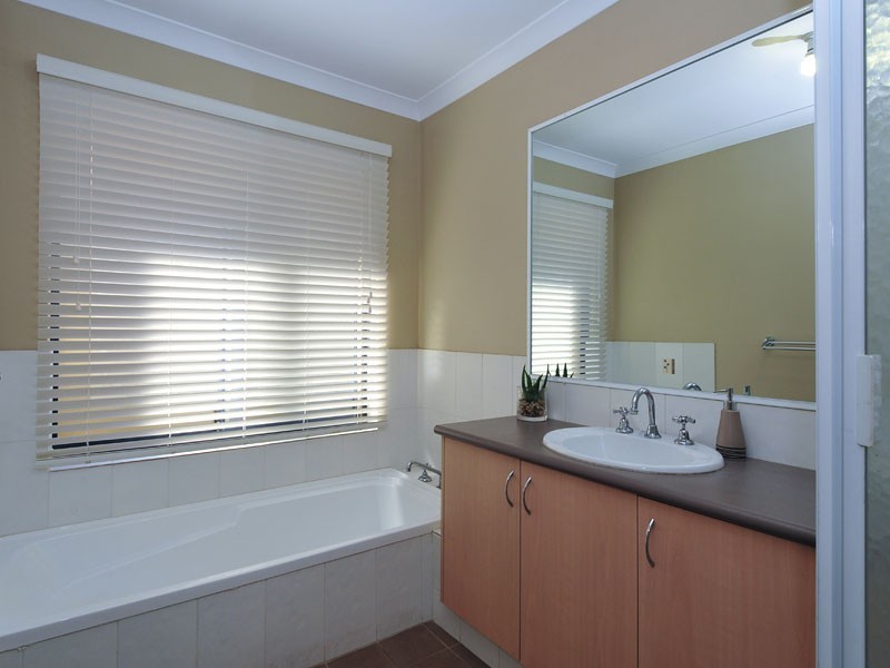 20 Edgar Crescent, Hocking WA 6065