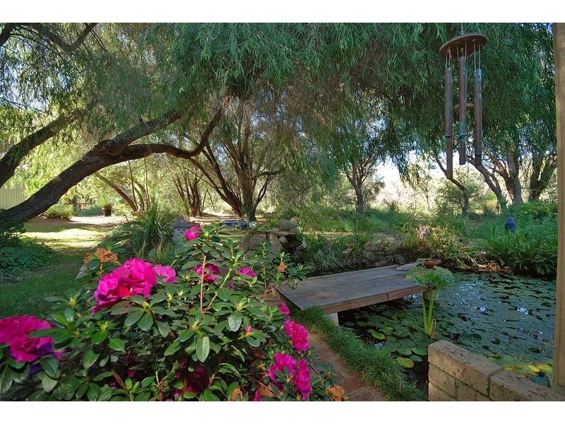 4 Springpark Trail, Carramar WA 6031