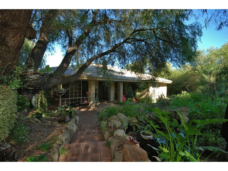 4 Springpark Trail, Carramar WA 6031