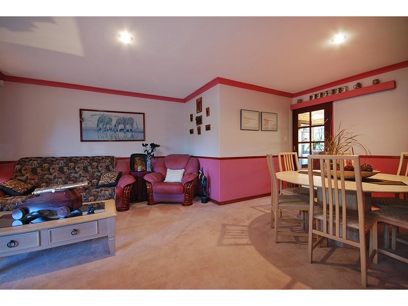 4 Springpark Trail, Carramar WA 6031