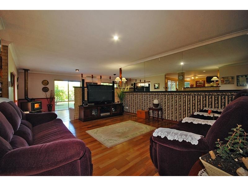 4 Springpark Trail, Carramar WA 6031