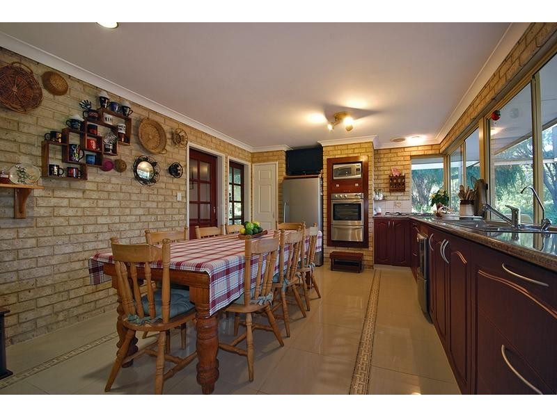 4 Springpark Trail, Carramar WA 6031