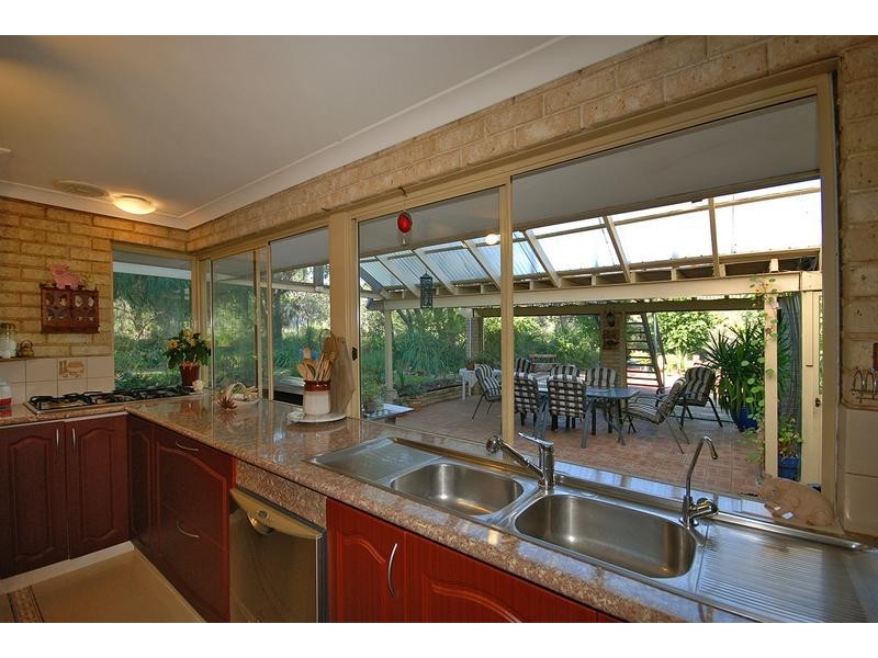 4 Springpark Trail, Carramar WA 6031