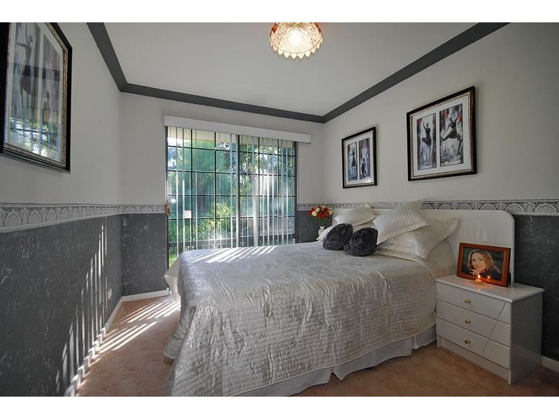 4 Springpark Trail, Carramar WA 6031