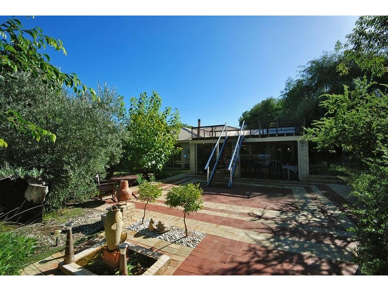 4 Springpark Trail, Carramar WA 6031