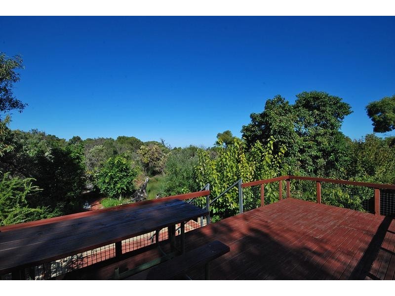 4 Springpark Trail, Carramar WA 6031