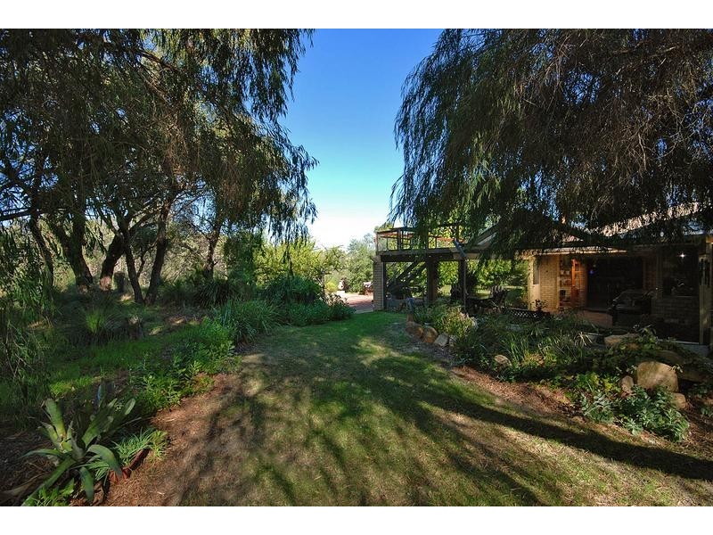 4 Springpark Trail, Carramar WA 6031