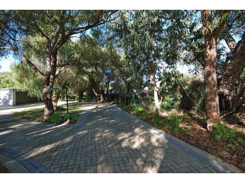 4 Springpark Trail, Carramar WA 6031