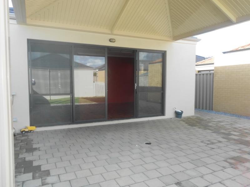 10 Larkhall Way, Butler WA 6036