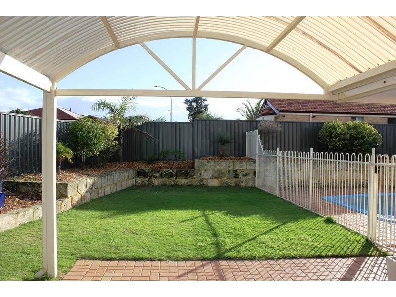 6 Carisbrooke Loop, Hocking WA 6065
