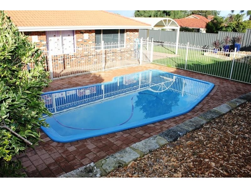 6 Carisbrooke Loop, Hocking WA 6065