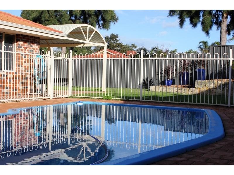 6 Carisbrooke Loop, Hocking WA 6065