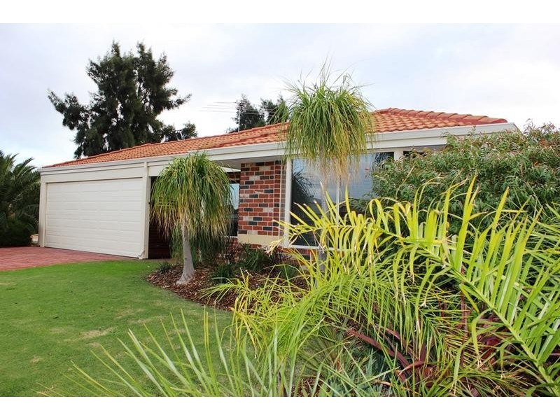 6 Carisbrooke Loop, Hocking WA 6065