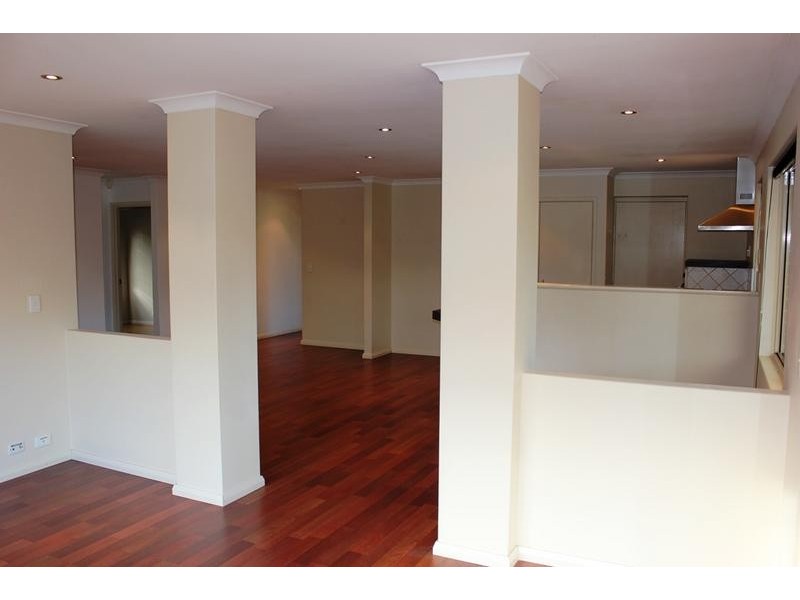 6 Carisbrooke Loop, Hocking WA 6065
