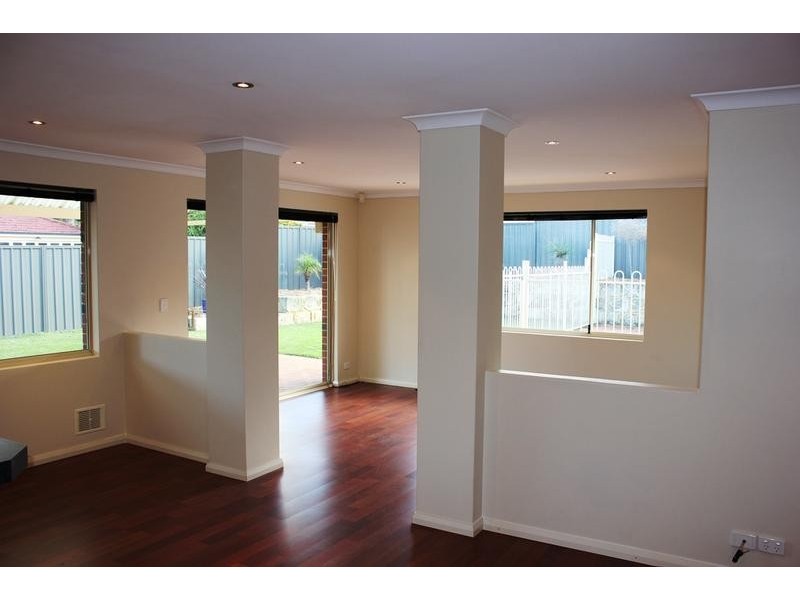 6 Carisbrooke Loop, Hocking WA 6065