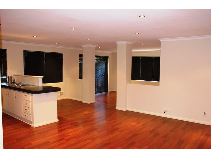6 Carisbrooke Loop, Hocking WA 6065
