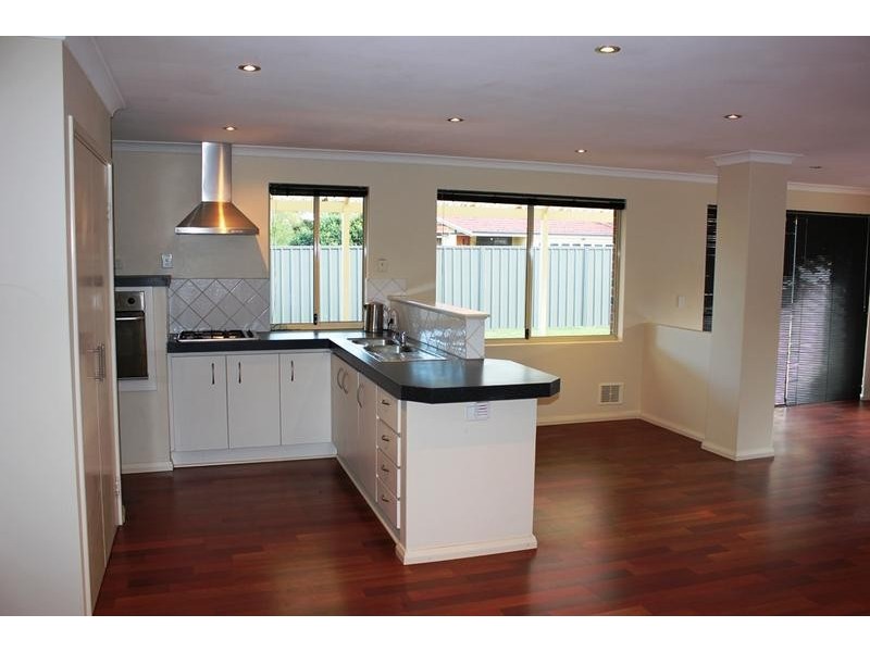 6 Carisbrooke Loop, Hocking WA 6065
