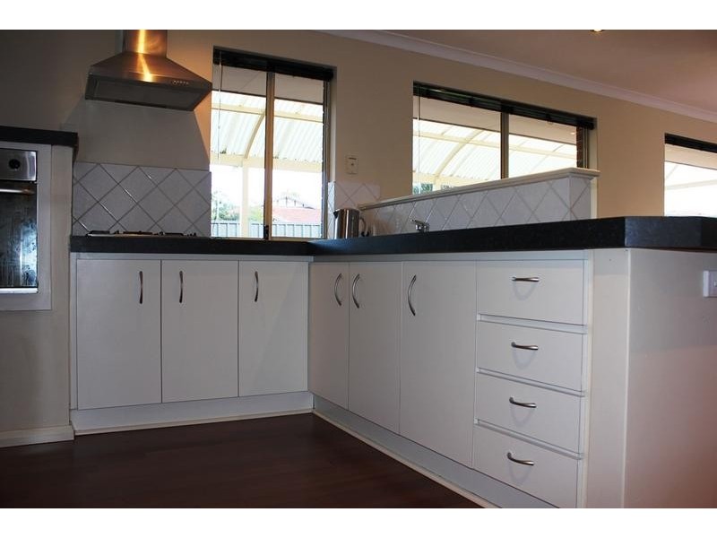 6 Carisbrooke Loop, Hocking WA 6065