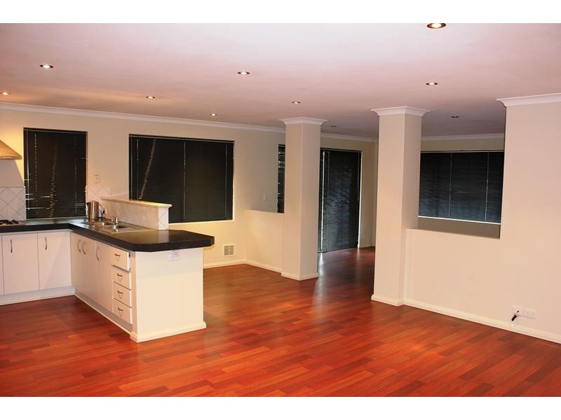 6 Carisbrooke Loop, Hocking WA 6065