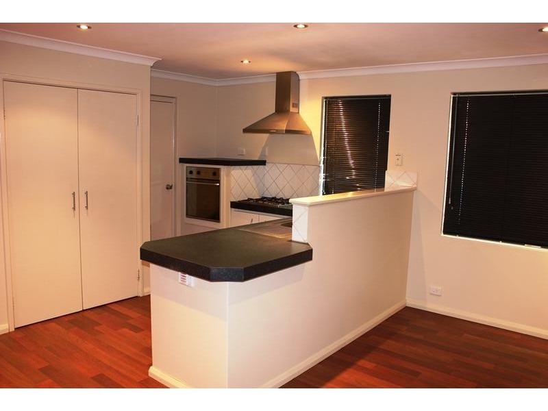 6 Carisbrooke Loop, Hocking WA 6065