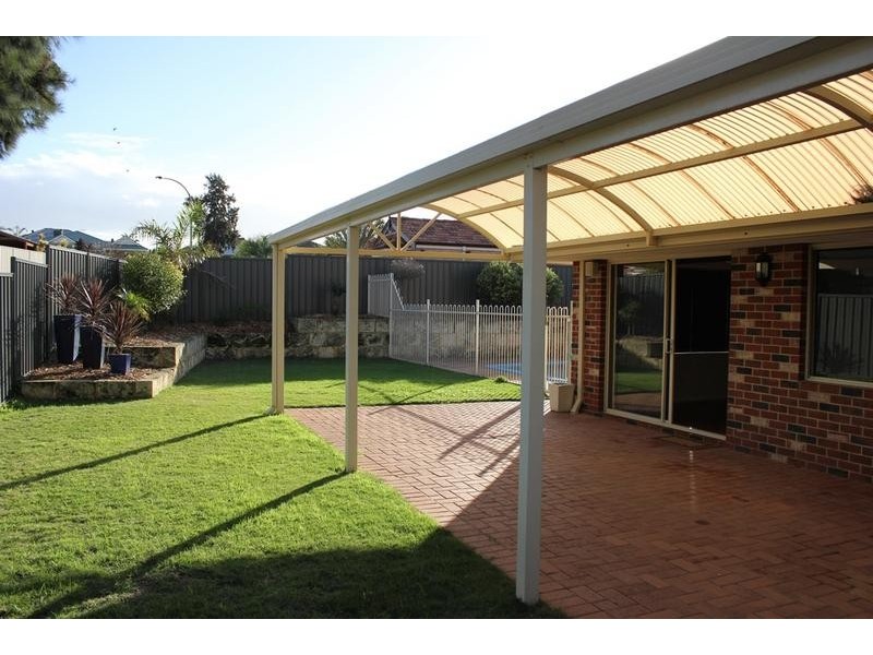 6 Carisbrooke Loop, Hocking WA 6065