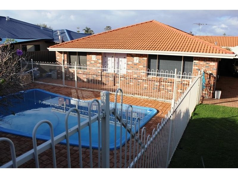 6 Carisbrooke Loop, Hocking WA 6065