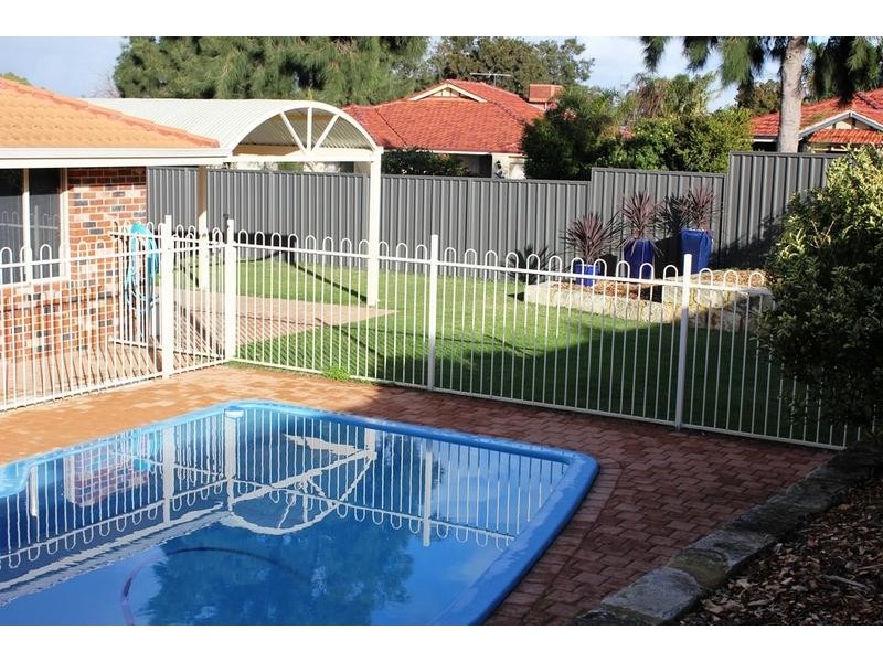 6 Carisbrooke Loop, Hocking WA 6065