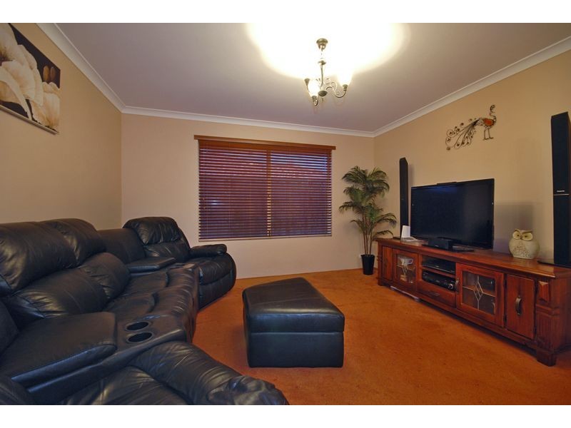 70 Dartmouth Circle, Quinns Rocks WA 6030