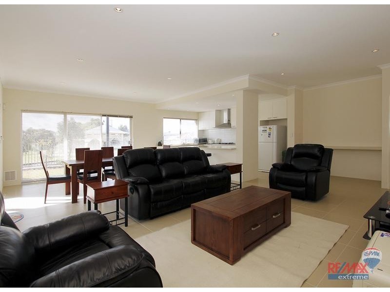 4 Opalite Way, Aveley WA 6069