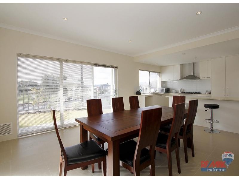 4 Opalite Way, Aveley WA 6069