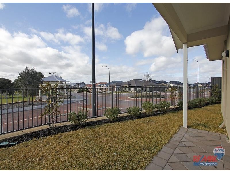 4 Opalite Way, Aveley WA 6069