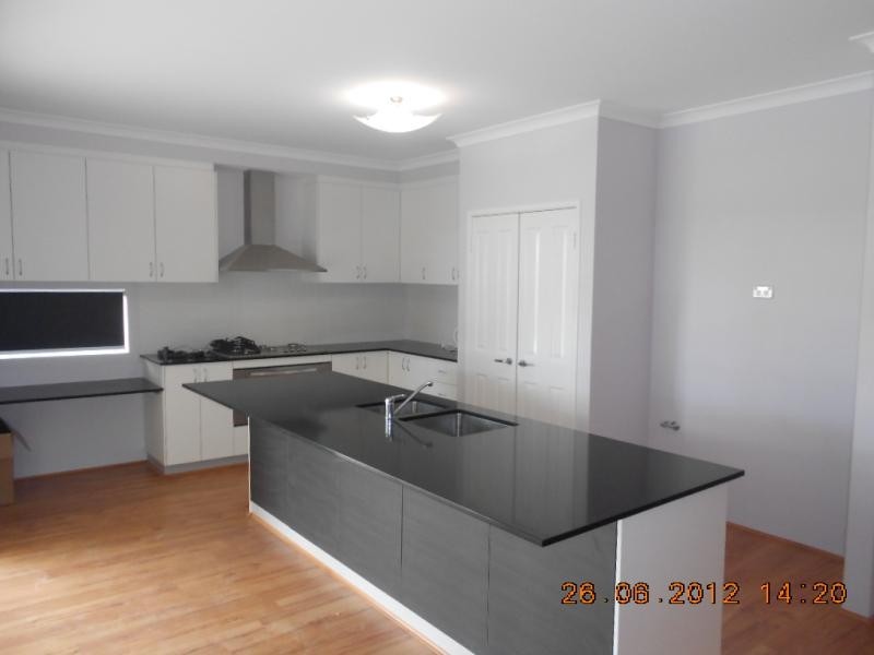 5 Scarlet Loop, Tapping WA 6065