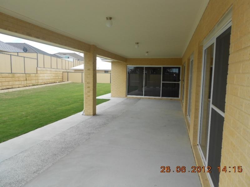 5 Scarlet Loop, Tapping WA 6065