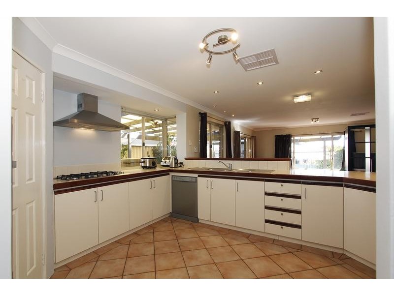 36 Glendevon Turn, Kinross WA 6028