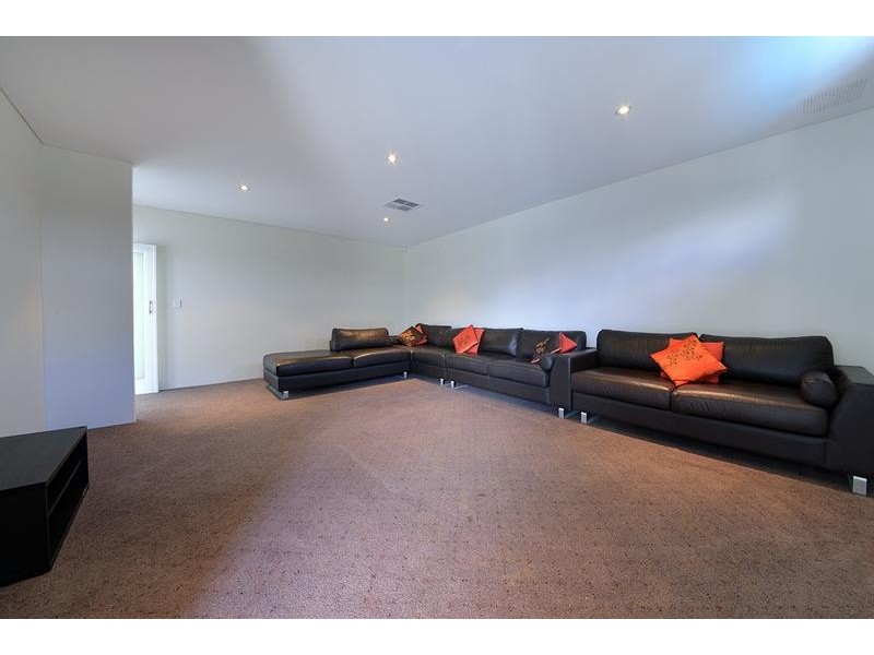 12 Lyssos Way, Tapping WA 6065