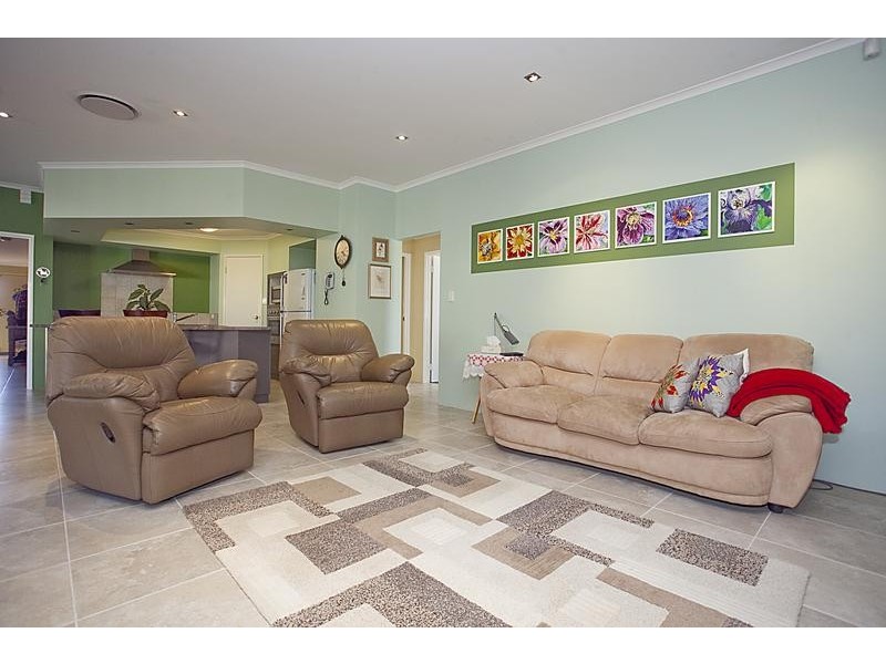 1 Lairbeck Street, Darch WA 6065