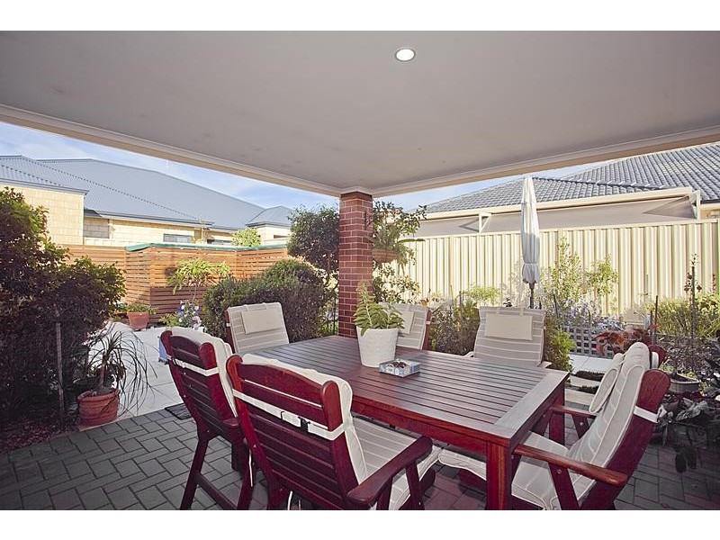 1 Lairbeck Street, Darch WA 6065