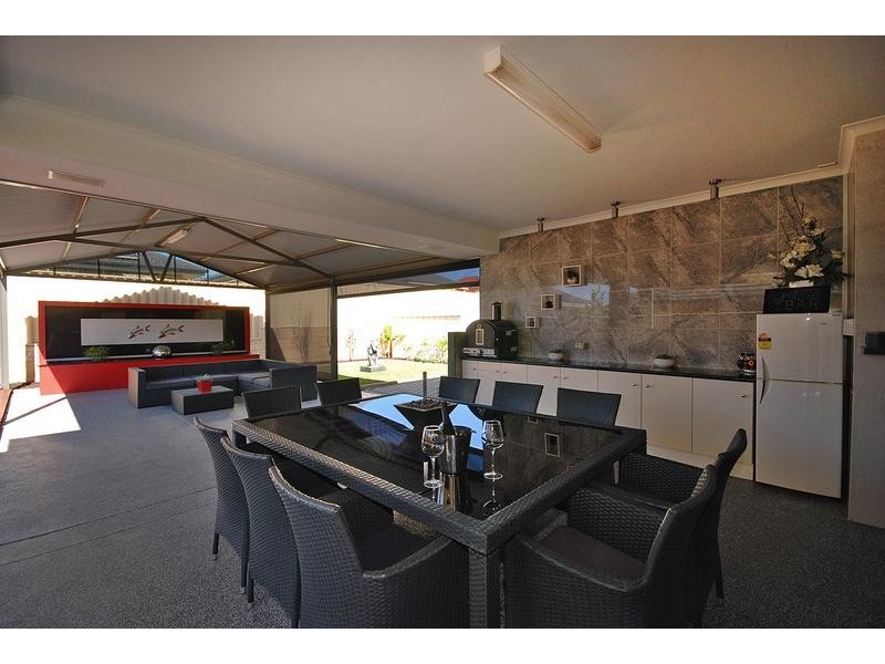 39 Benjamin Crescent, Tapping WA 6065